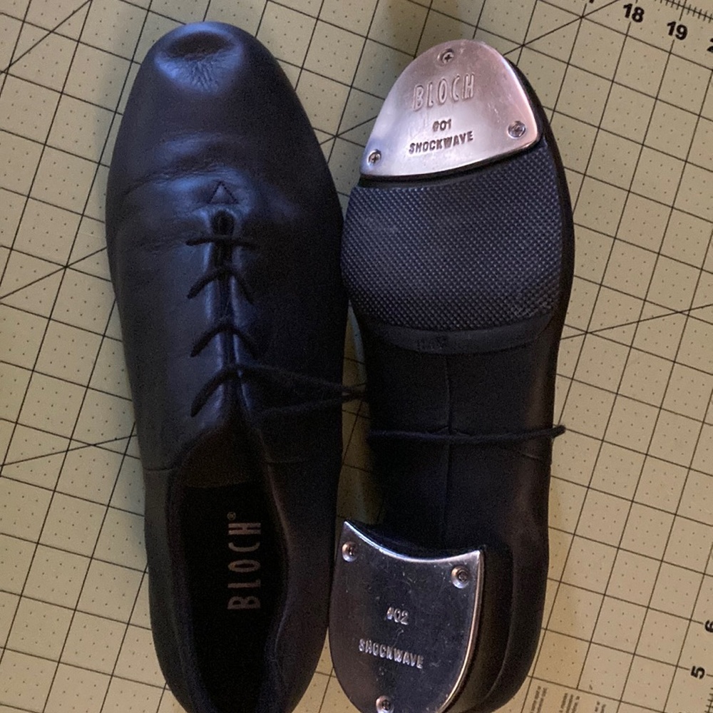 New Women’s size 11.5 tap shoes. Too big & forgot to send back in time.